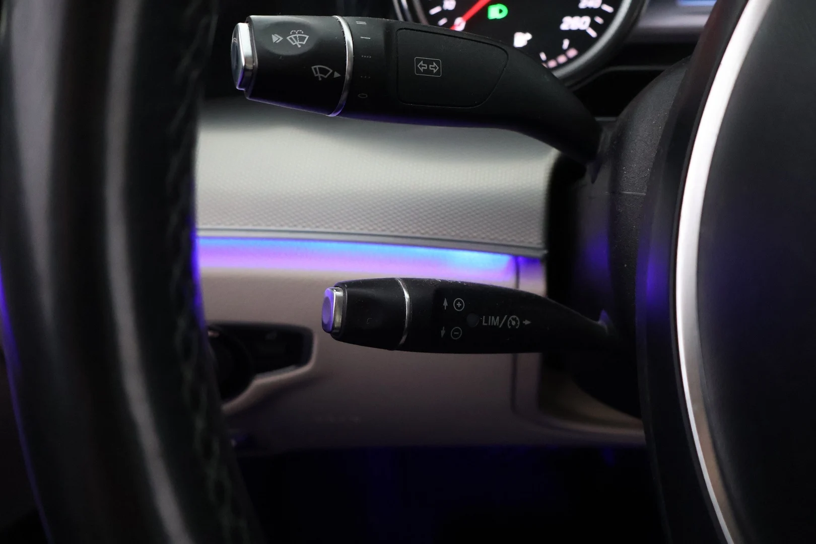 Car Image - 5iAFwpKBvs7FyRRWXxDqoF