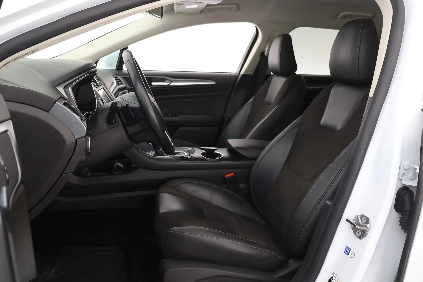 Car Image - 5G723KLFhYW5ch2g9BLFhE