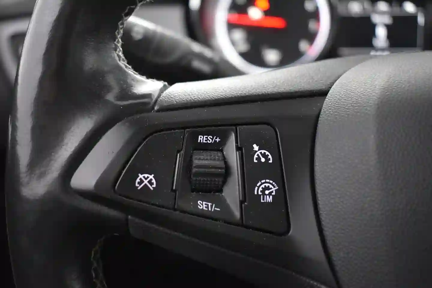 Car Image - 2iBoS3gdzqIZZ0Th9jrN1o