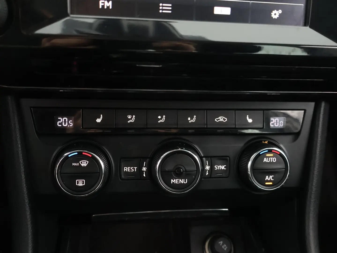 Car Image - 550j7H4KZzt3Dmg2VjLl23