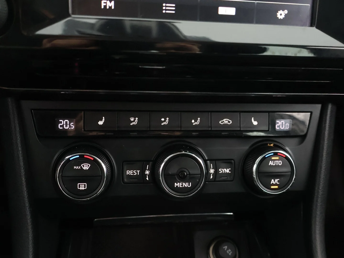 Car Image - 550j7H4KZzt3Dmg2VjLl23