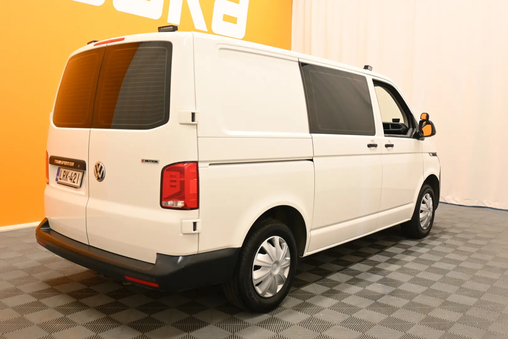 Car Image - 3K0aMaEHwAy1EC8JguP5FR
