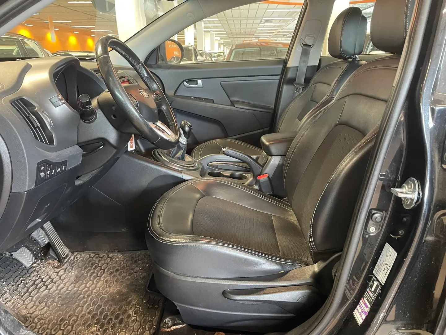 Car Image - 6raopTjJXkANRvoUD7Dd2R