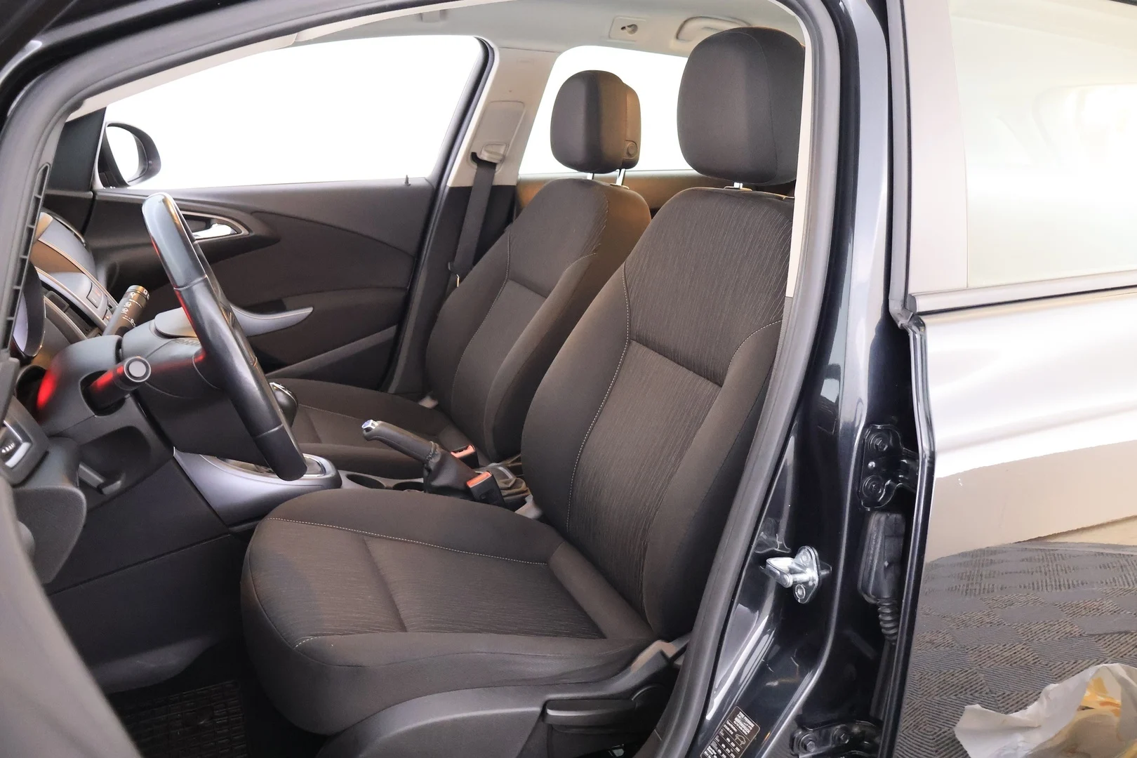 Car Image - R7zaOIa6FiclpR1PrAhYS