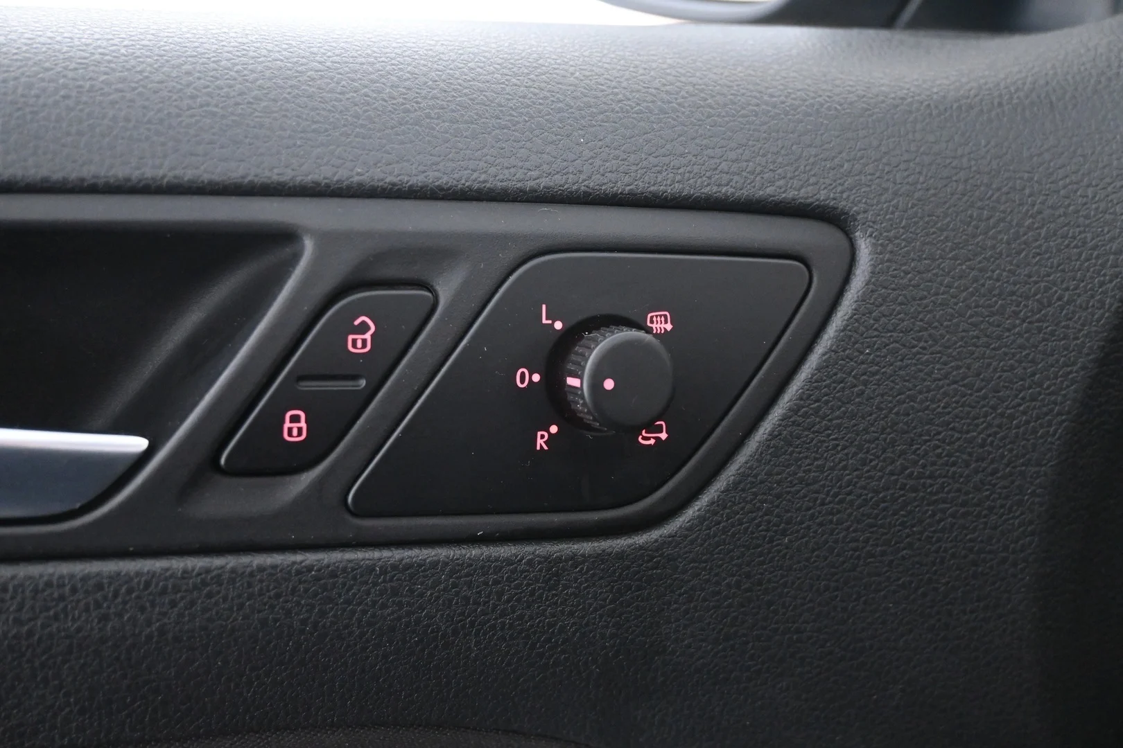 Car Image - 53lsiTqr7sfFz9kvoHIhpb