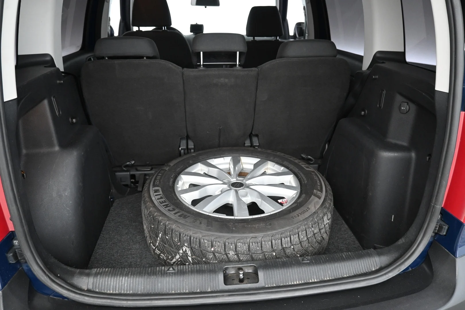 Car Image - 3s4TczdKou3BjTghIp9rnU