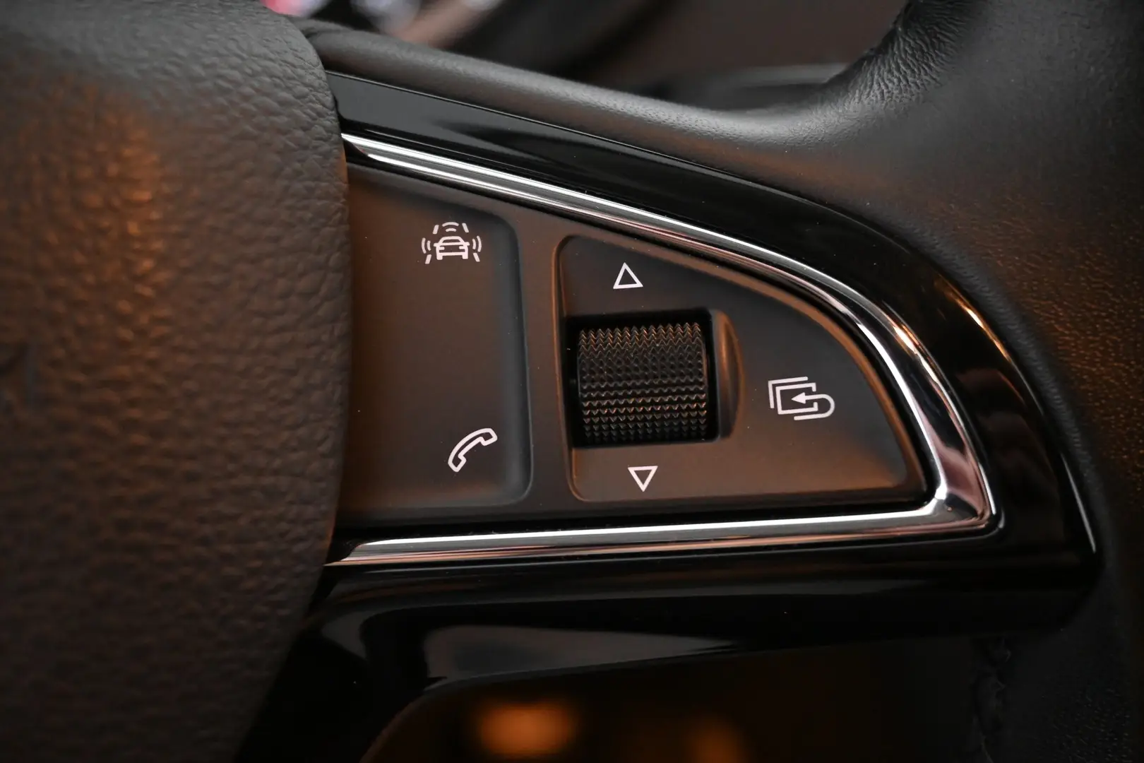 Car Image - JzQvEskbP28CdvcMSpEzf