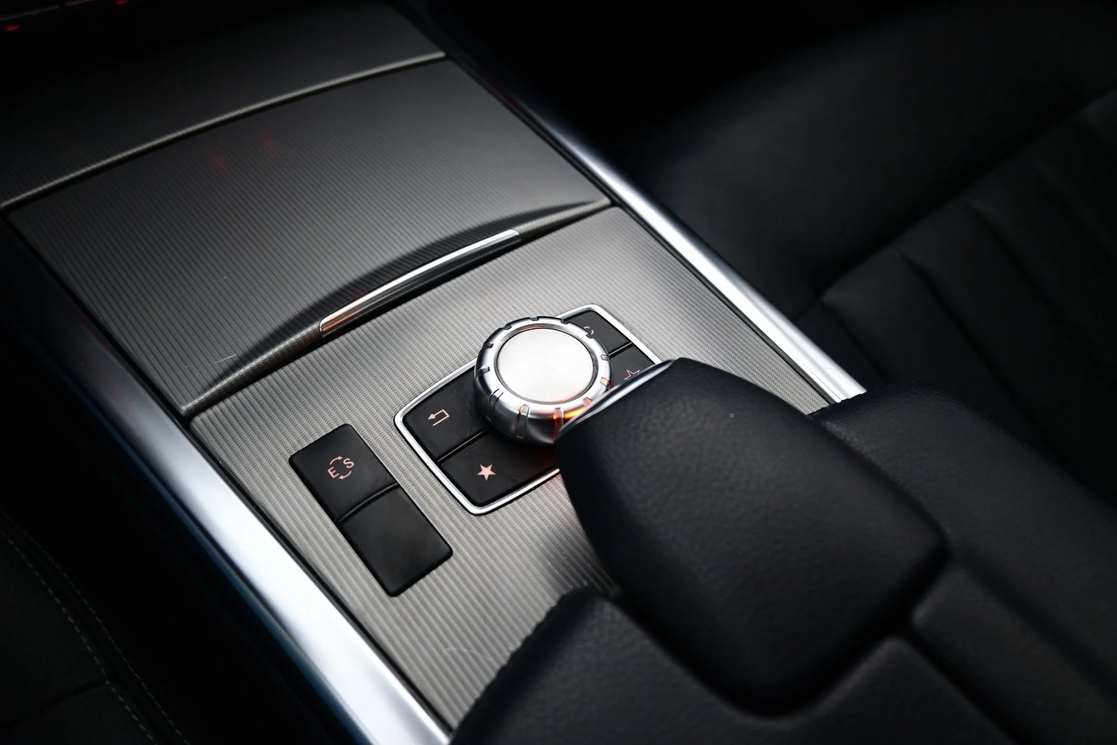 Car Image - 3lEzkn8TWHgHe0iuZiiuXx