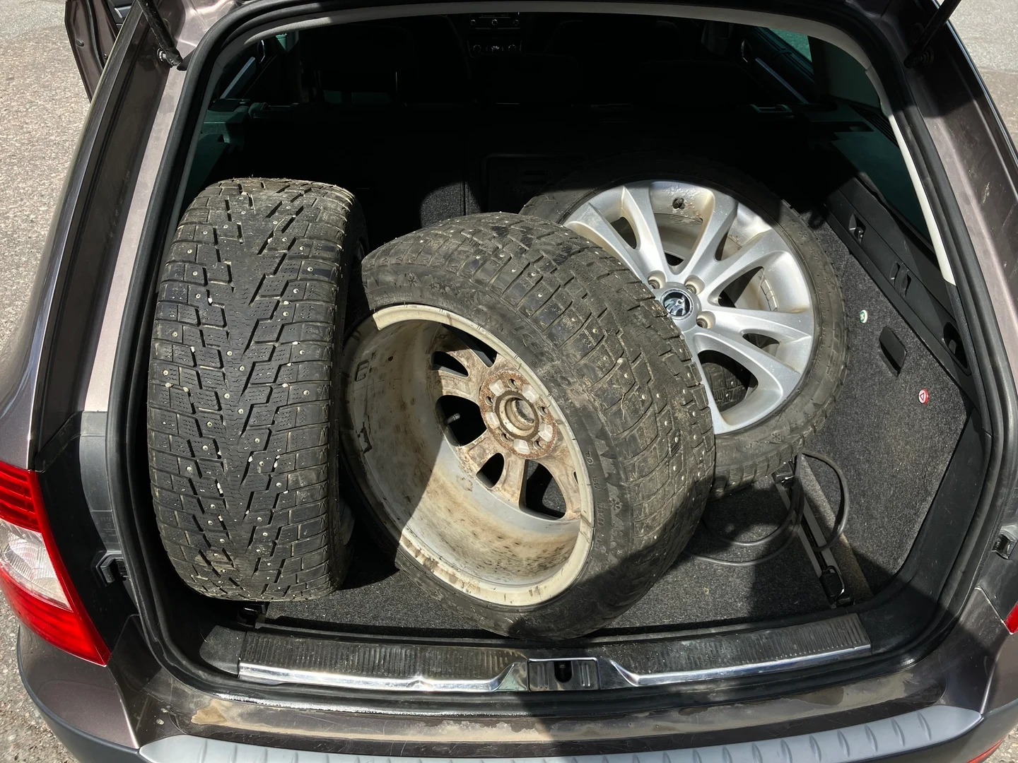 Car Image - 15cF98CdHdIA0FFxiVBtcY