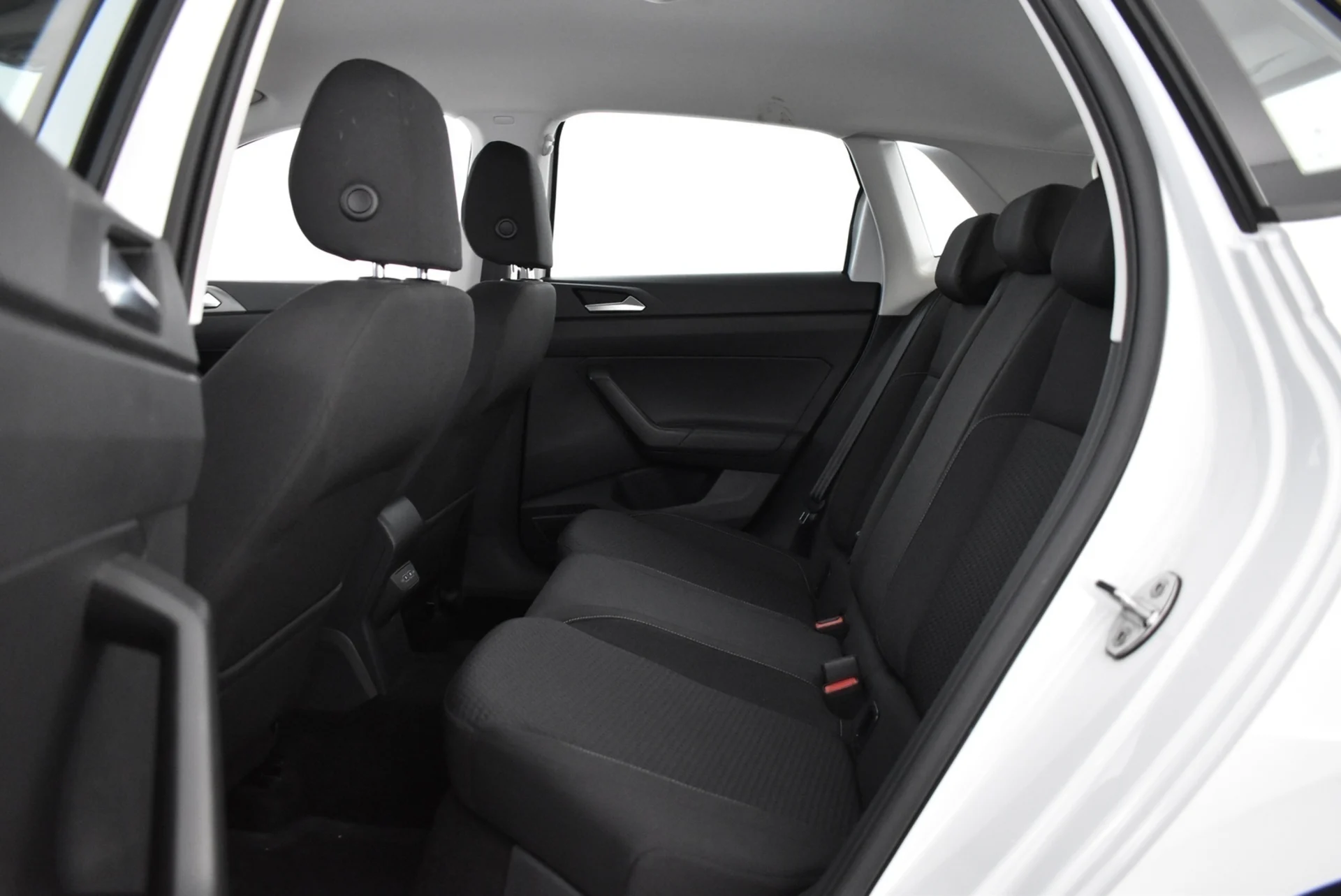 Car Image - 20AQ67oUIOt4HaP5Gq9obJ