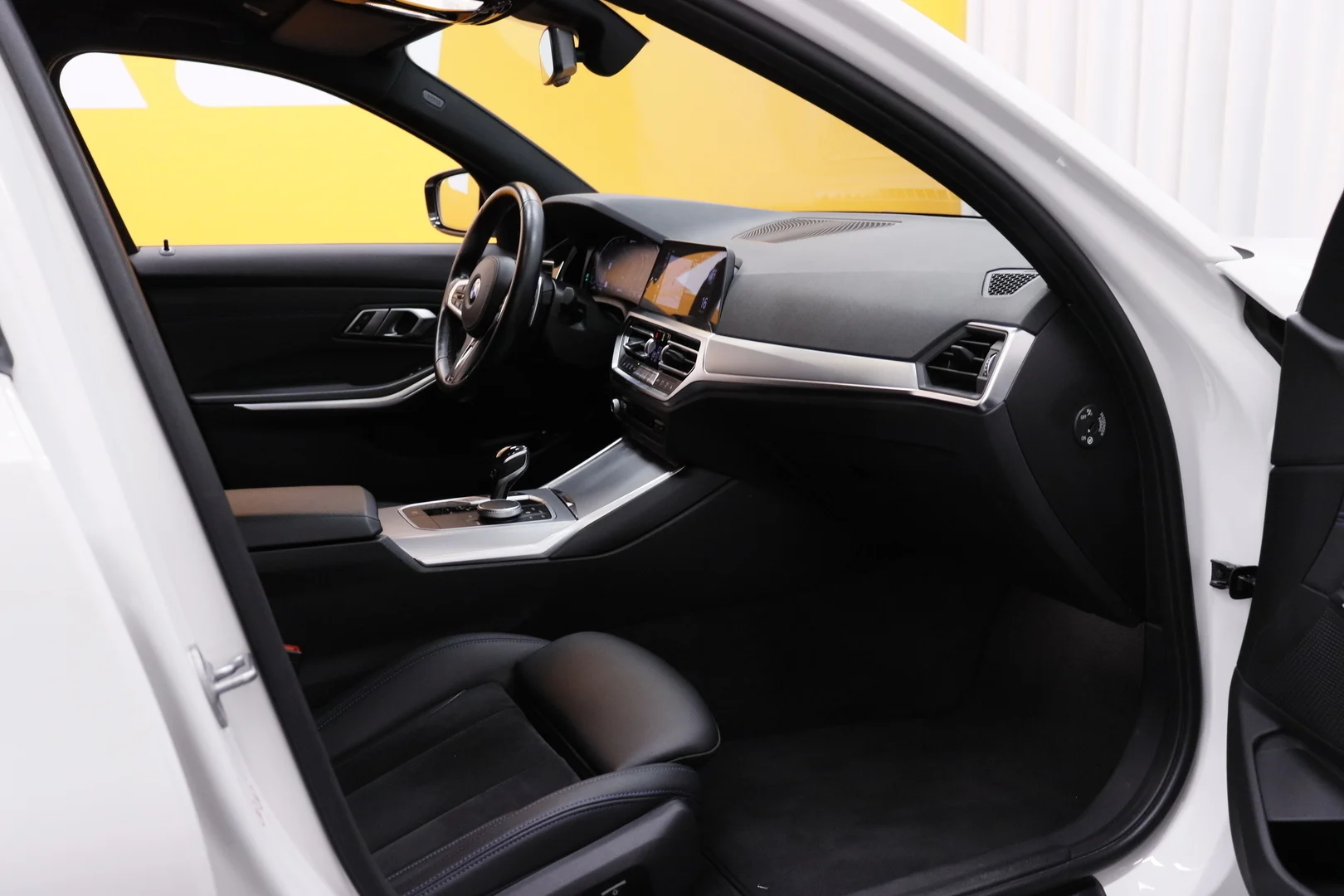 Car Image - 7jdgzPUv8iWOnO3XWdvhPH