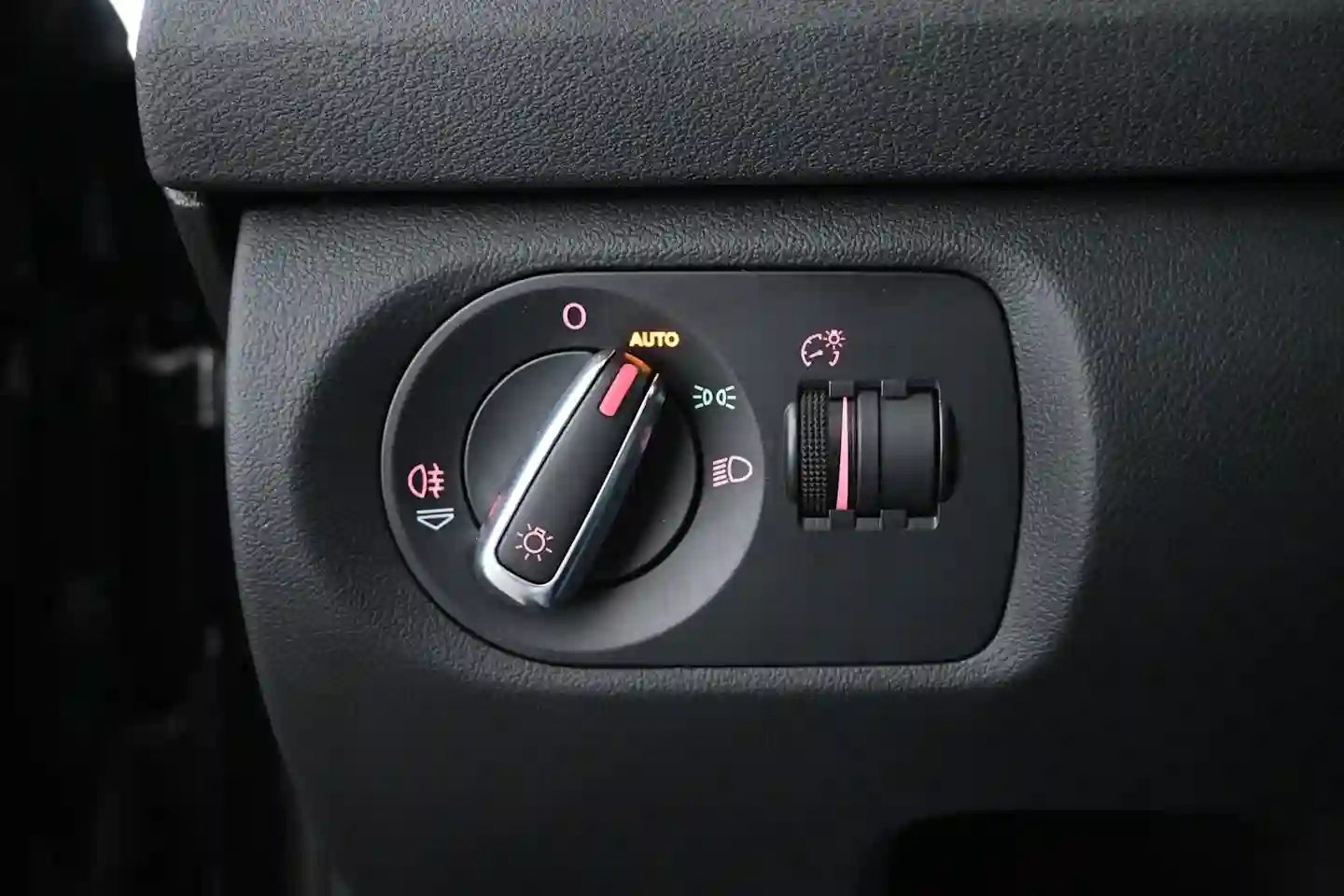 Car Image - 2kCL4xnrn2DbkslX2YoTpR