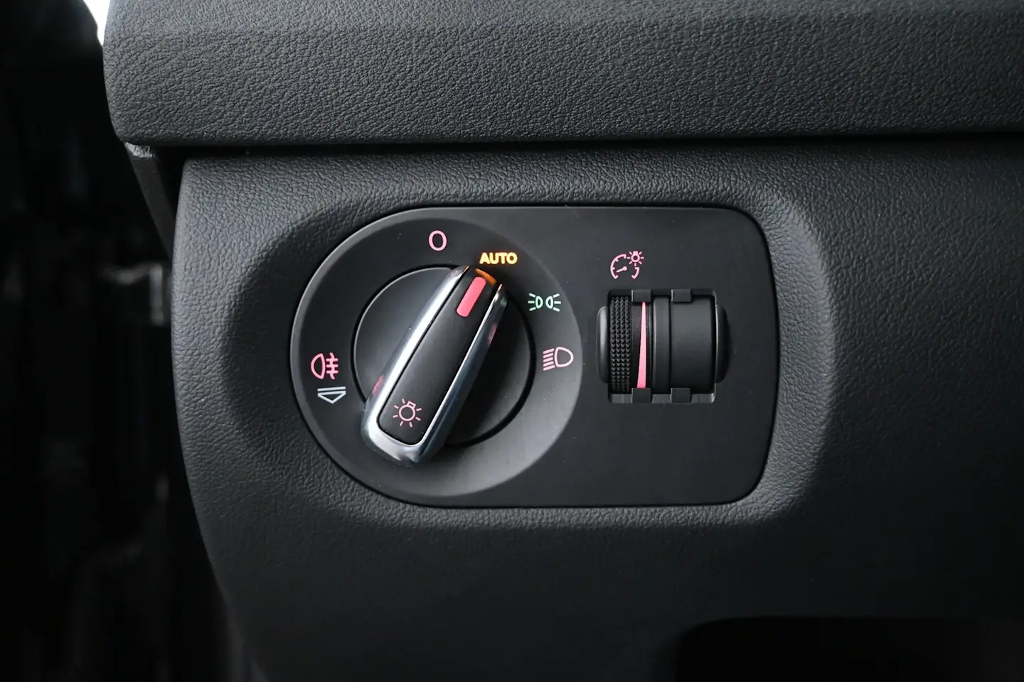 Car Image - 2kCL4xnrn2DbkslX2YoTpR