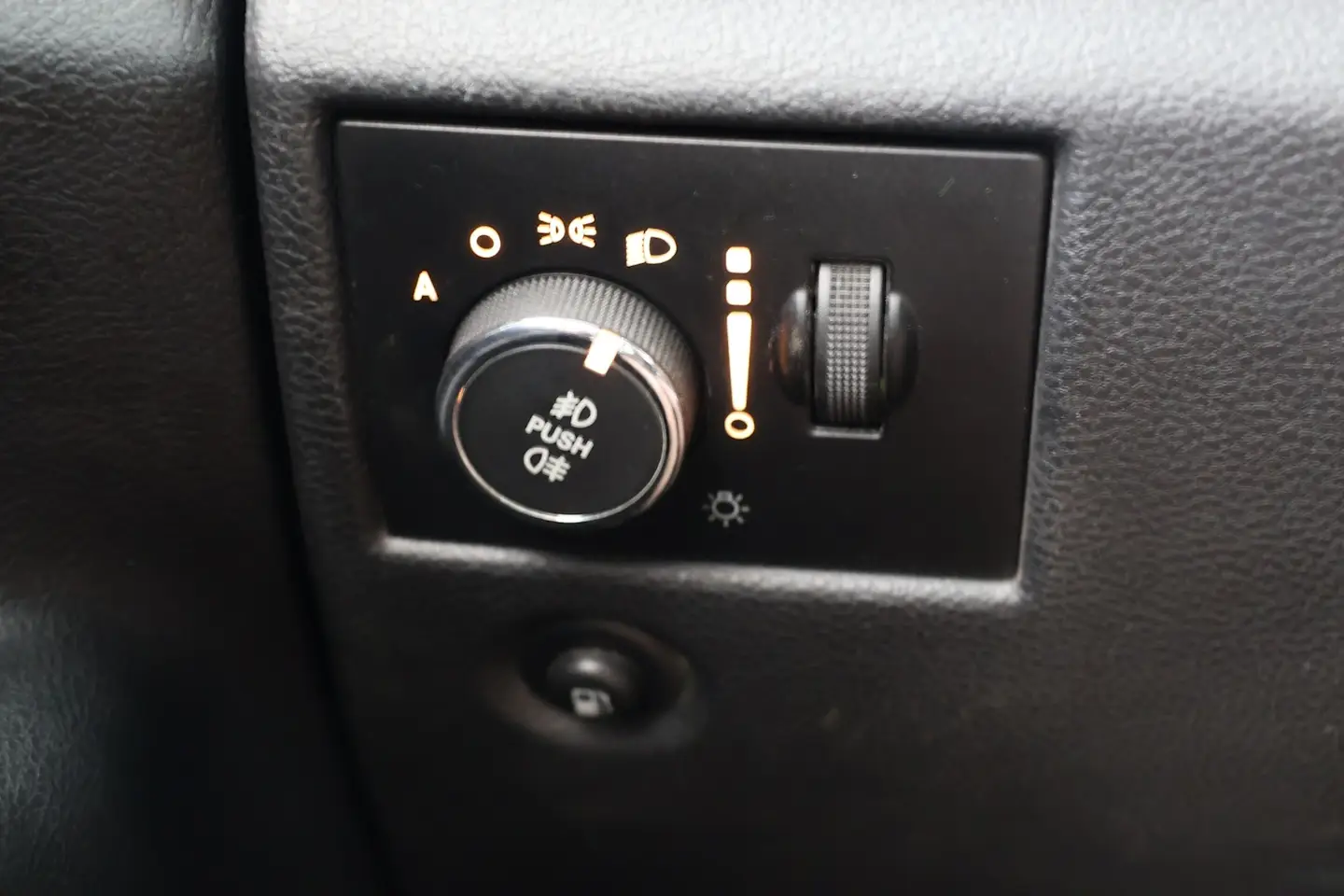 Car Image - 1MnMRlhWkbDMIVkj03IXFf