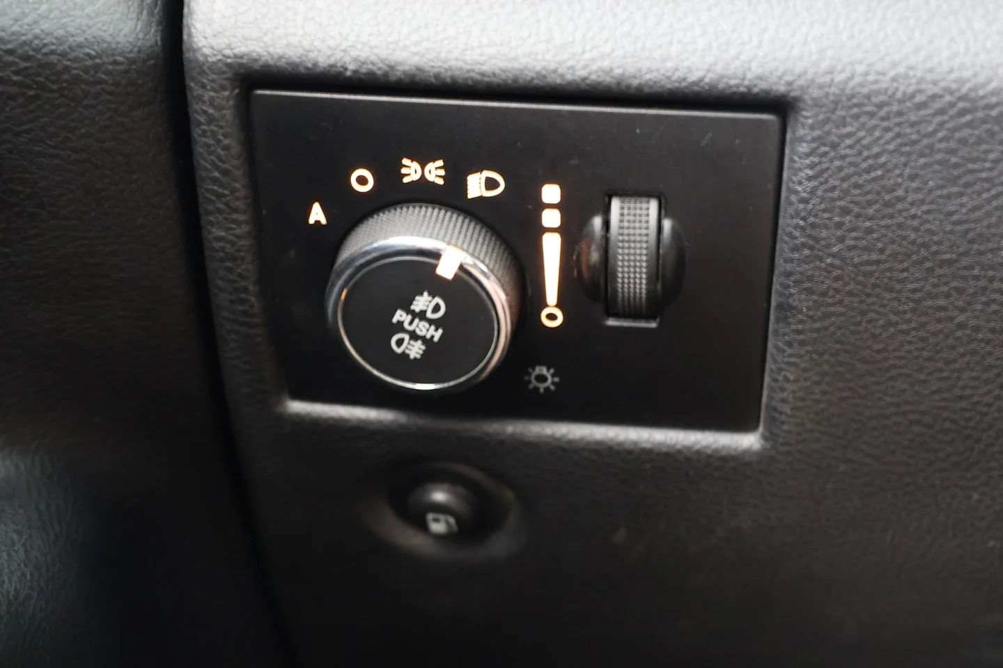 Car Image - 1MnMRlhWkbDMIVkj03IXFf