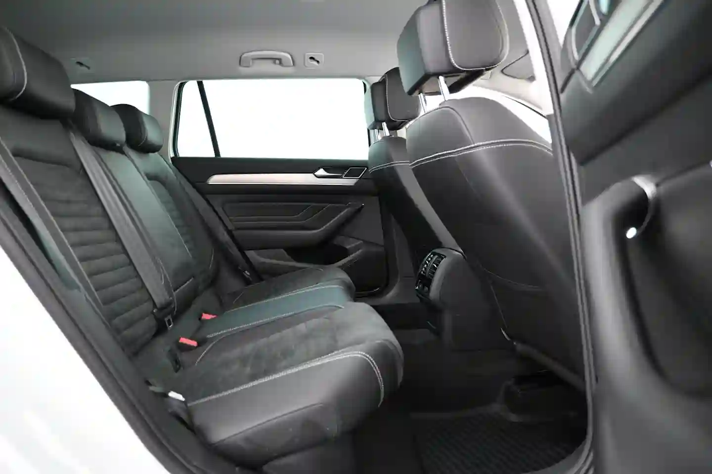 Car Image - 3o6D5kdIpaAvgMR4fcqmID