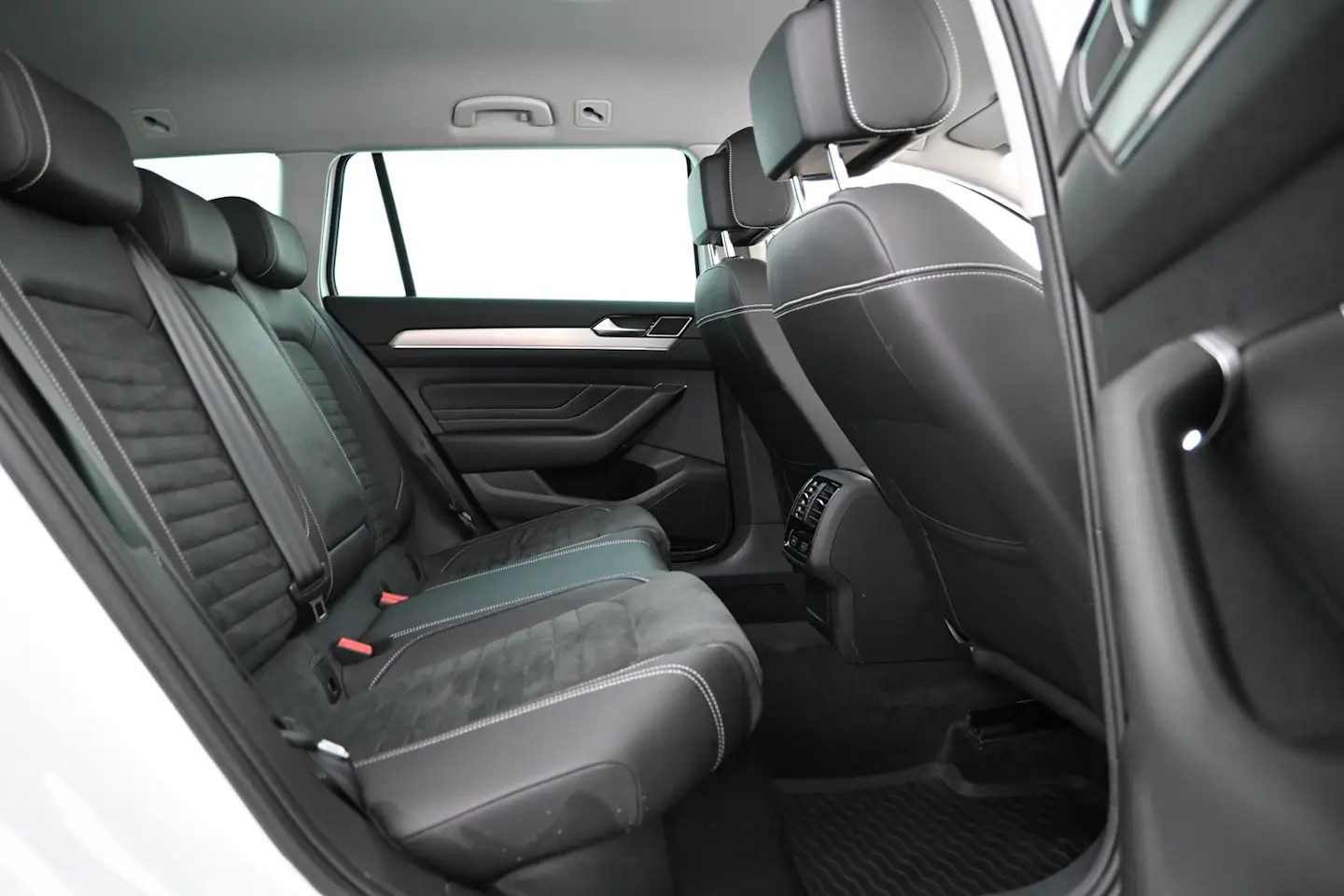 Car Image - 3o6D5kdIpaAvgMR4fcqmID