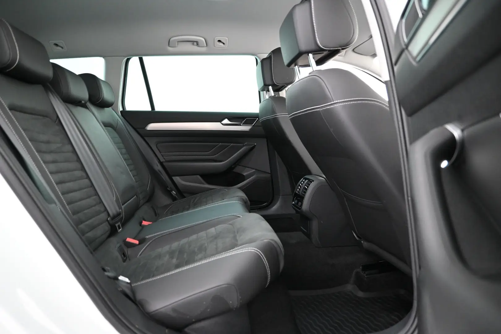Car Image - 3o6D5kdIpaAvgMR4fcqmID