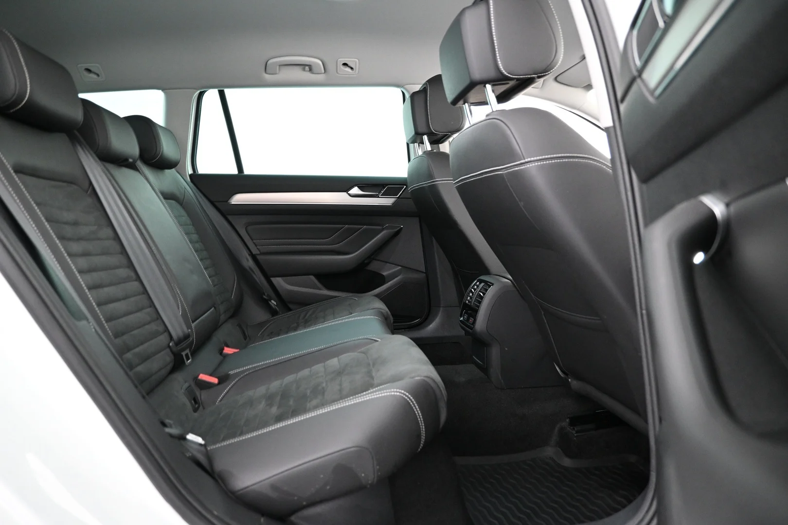 Car Image - 3o6D5kdIpaAvgMR4fcqmID