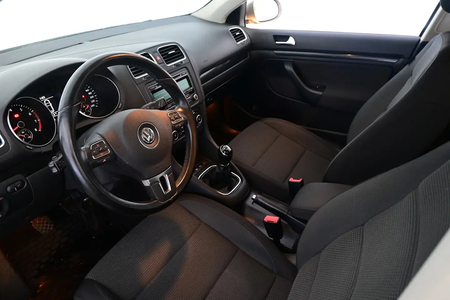 Car Image - HPLOmBcVImYhiydXpxRS5
