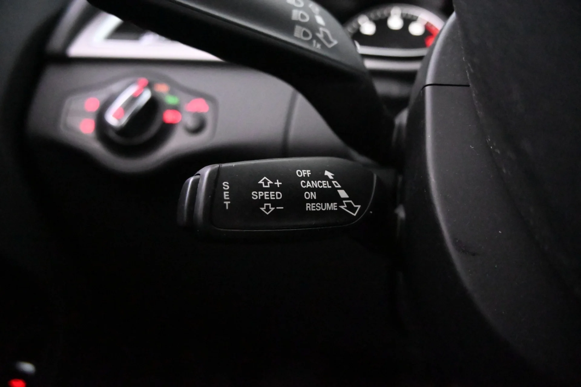 Car Image - 3QBGvw8PVBQq7HvKaqLOzv