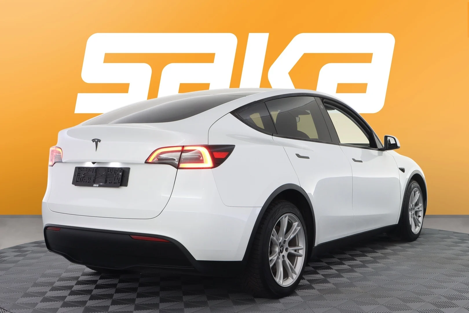 Car Image - 1EQgQ6lKMhLlPwIb7YYVXB