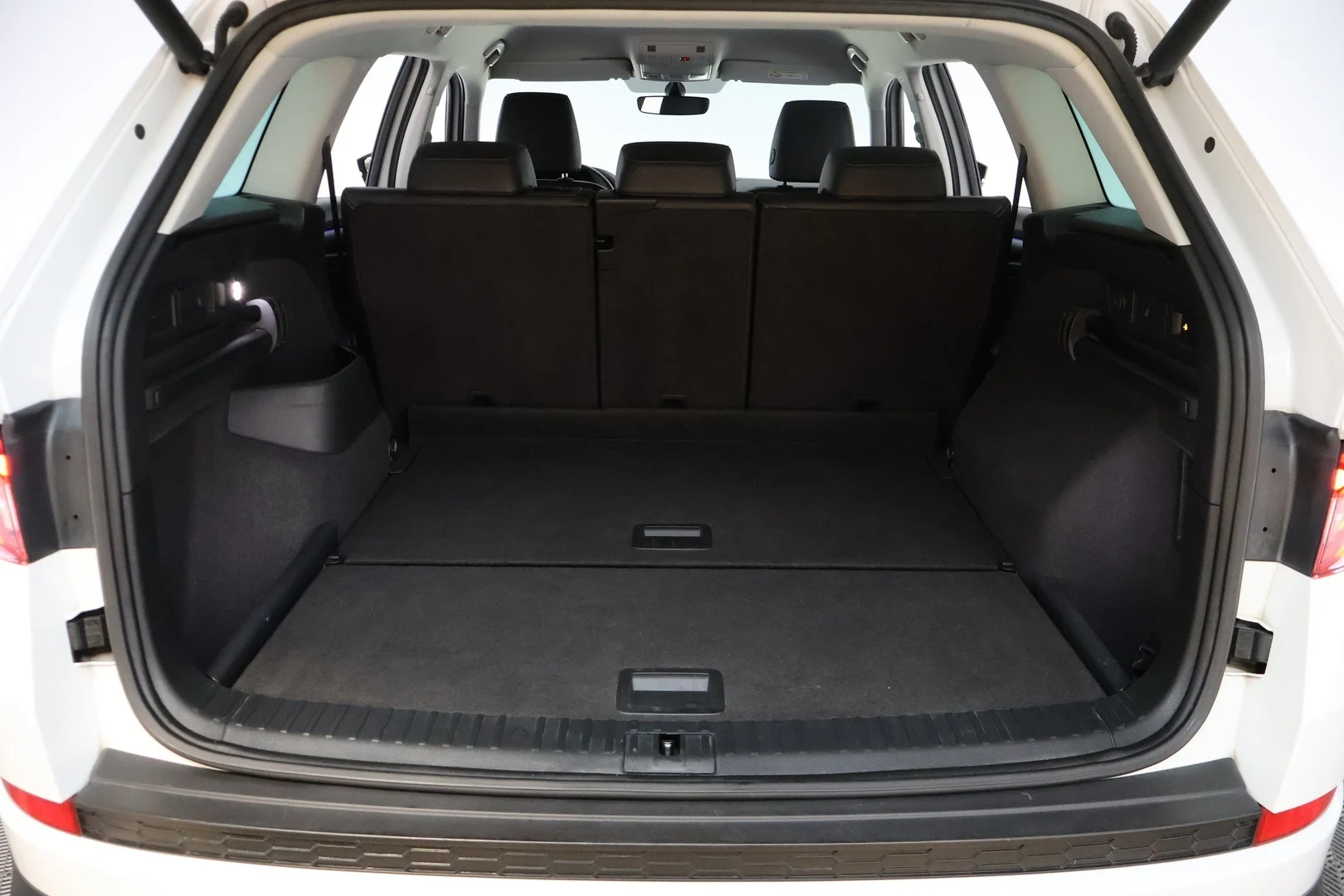Car Image - 6RBc7ZNRr47uSJA3DQgT5X