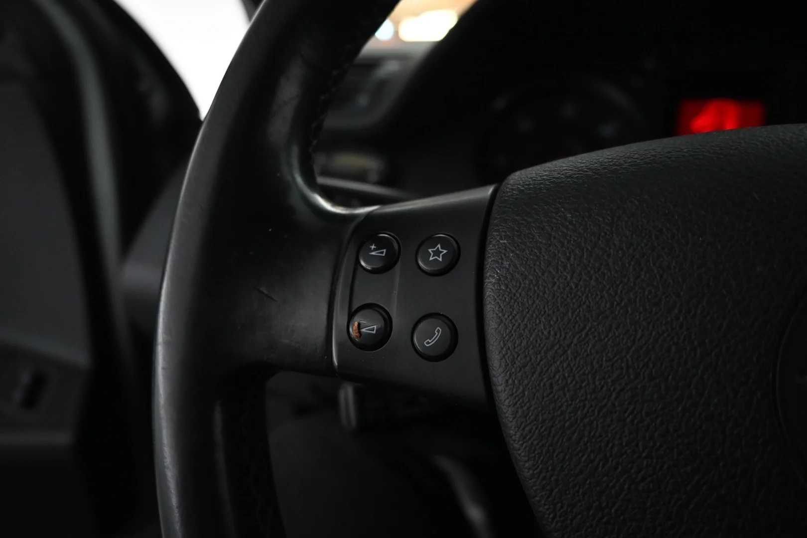Car Image - 31mICo9XjHM5BUxG49eWpY