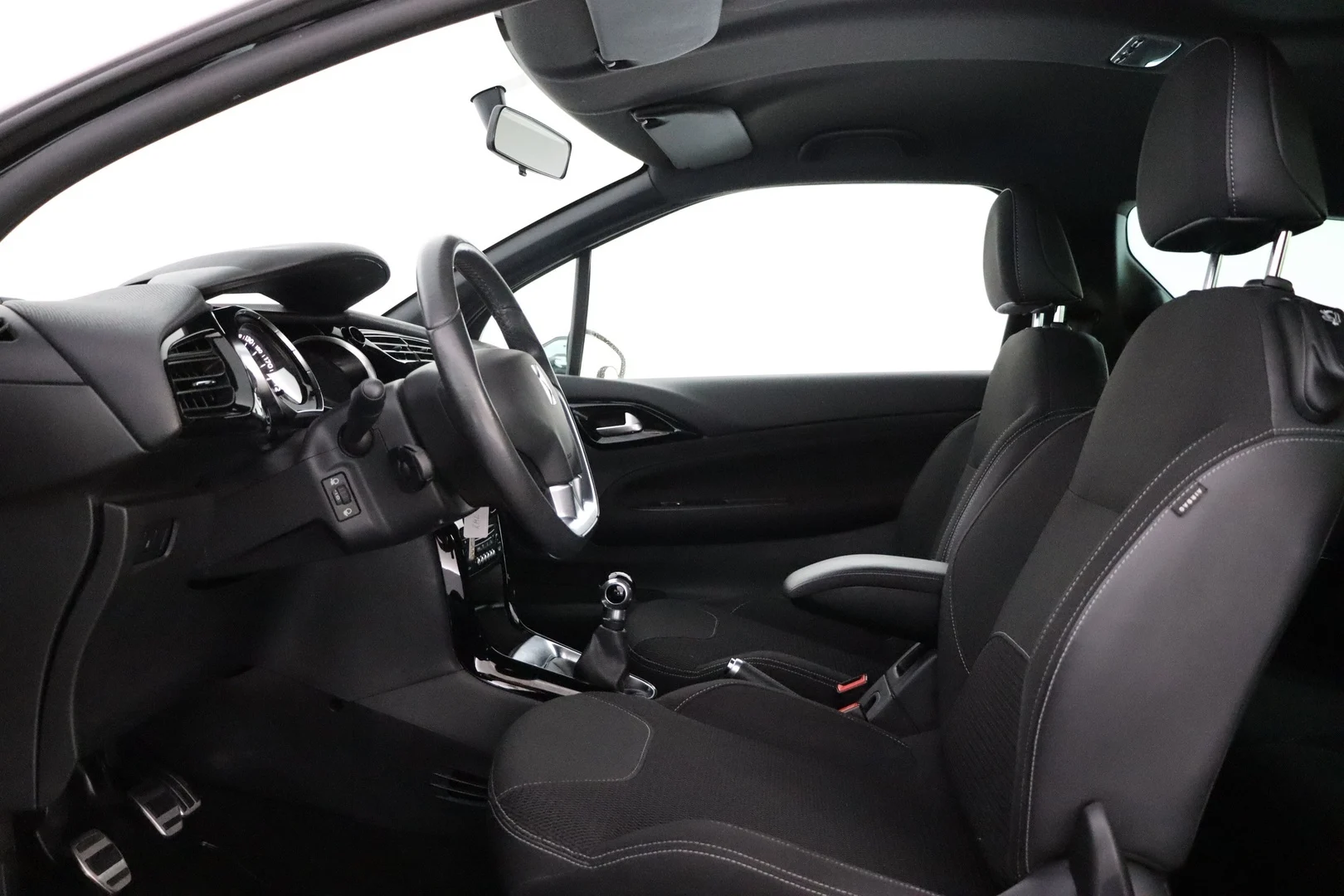 Car Image - 3w6xQmO213cVdpf5lVkqrz