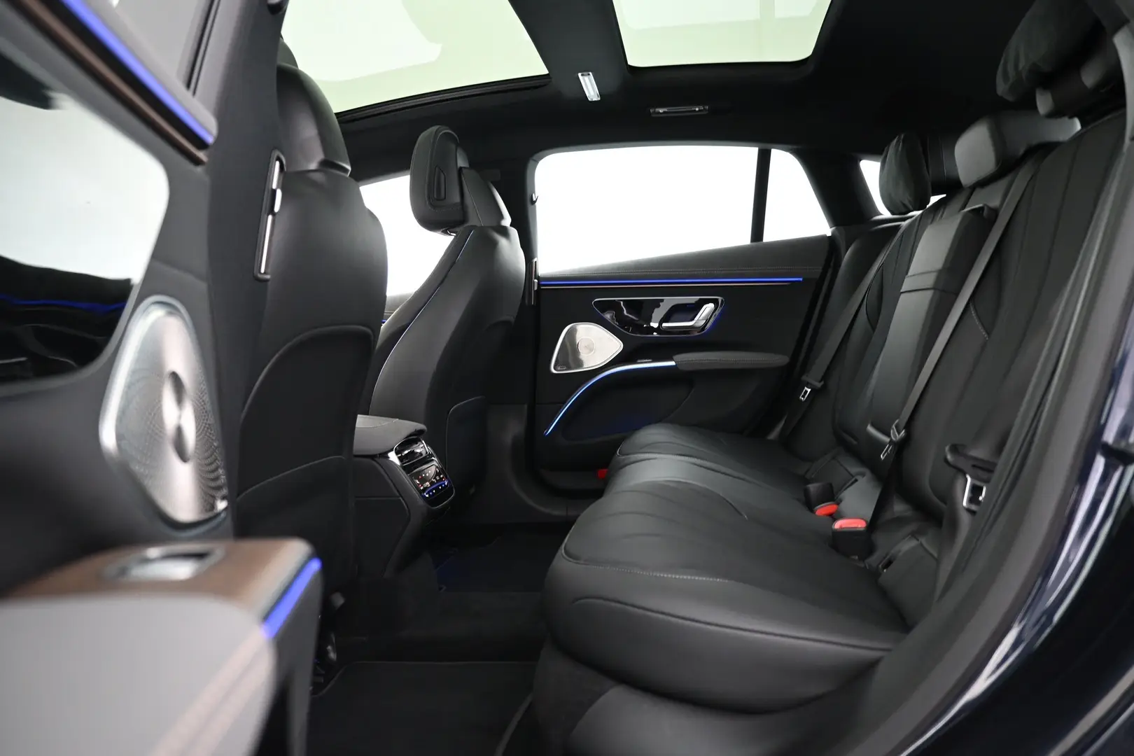Car Image - 4uFMniCobLlI1ixfmgNNTP
