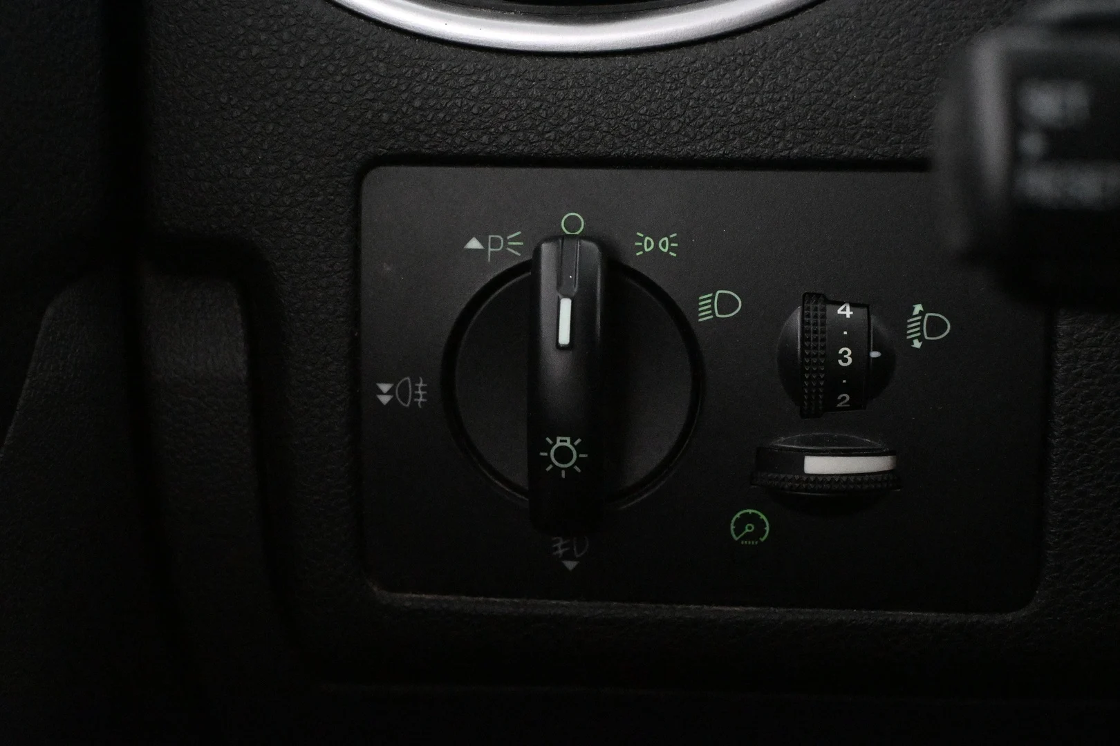 Car Image - 3H6ZQqAL7E9rEQfzlQnj2c