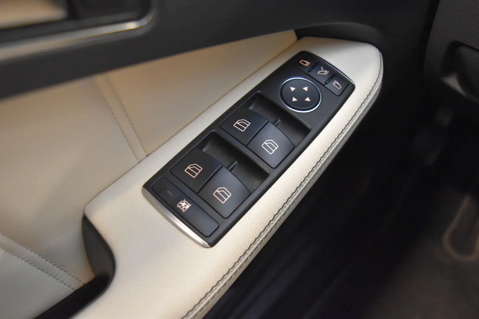 Car Image - 2mEZp0EECoVhoib6nIqfyI