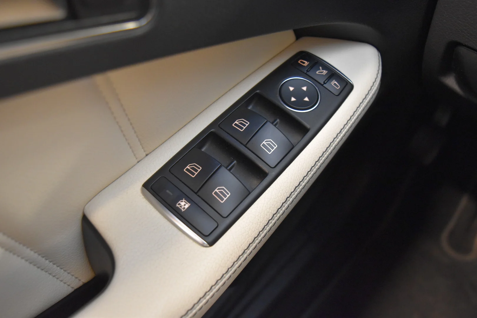 Car Image - 2mEZp0EECoVhoib6nIqfyI