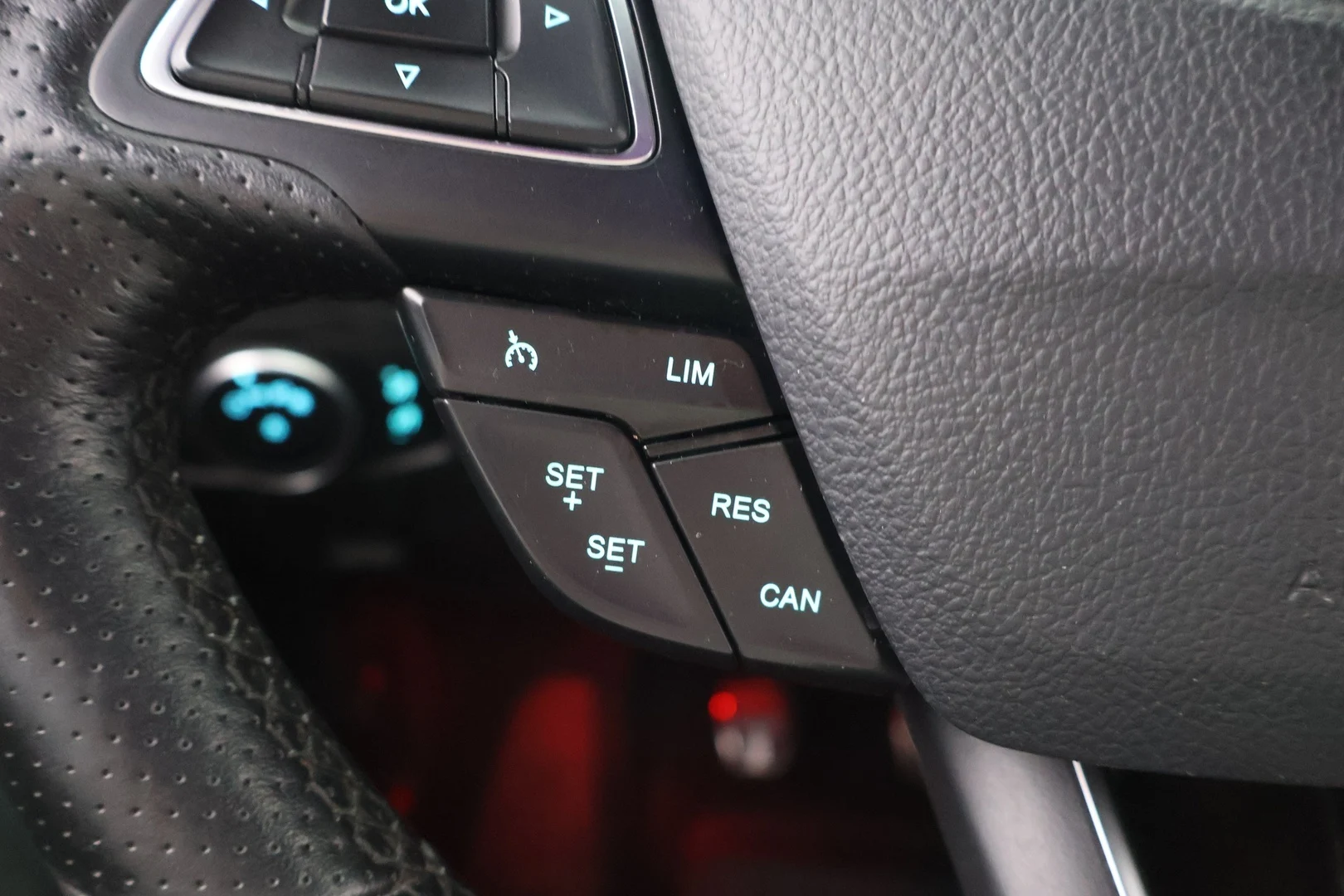 Car Image - 7ze8eVIVTJbPgFachU5IP6