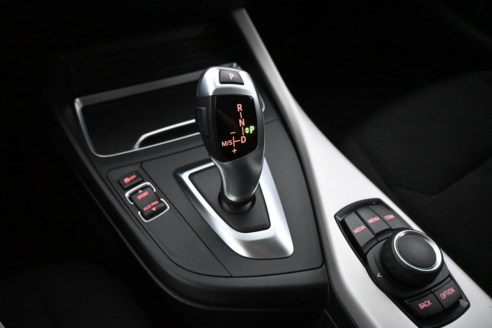 Car Image - 2LK41sgXLMw2DPKSnxMww3