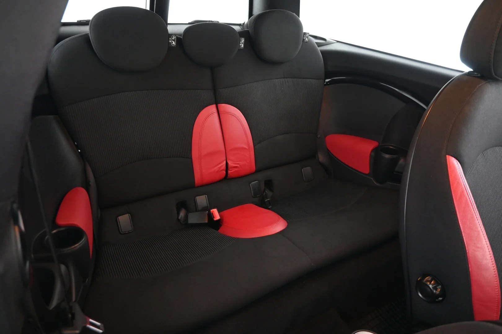 Car Image - 2qbmK8GrgKxNA3LpxVz76I