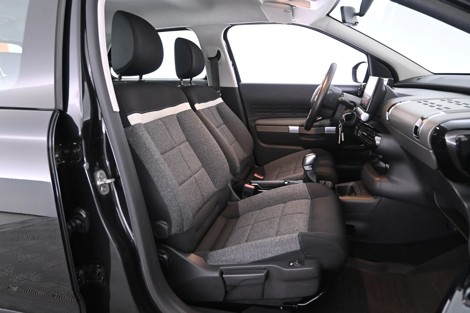 Car Image - 4yQmHNicSnajcJHdQ1P5mT
