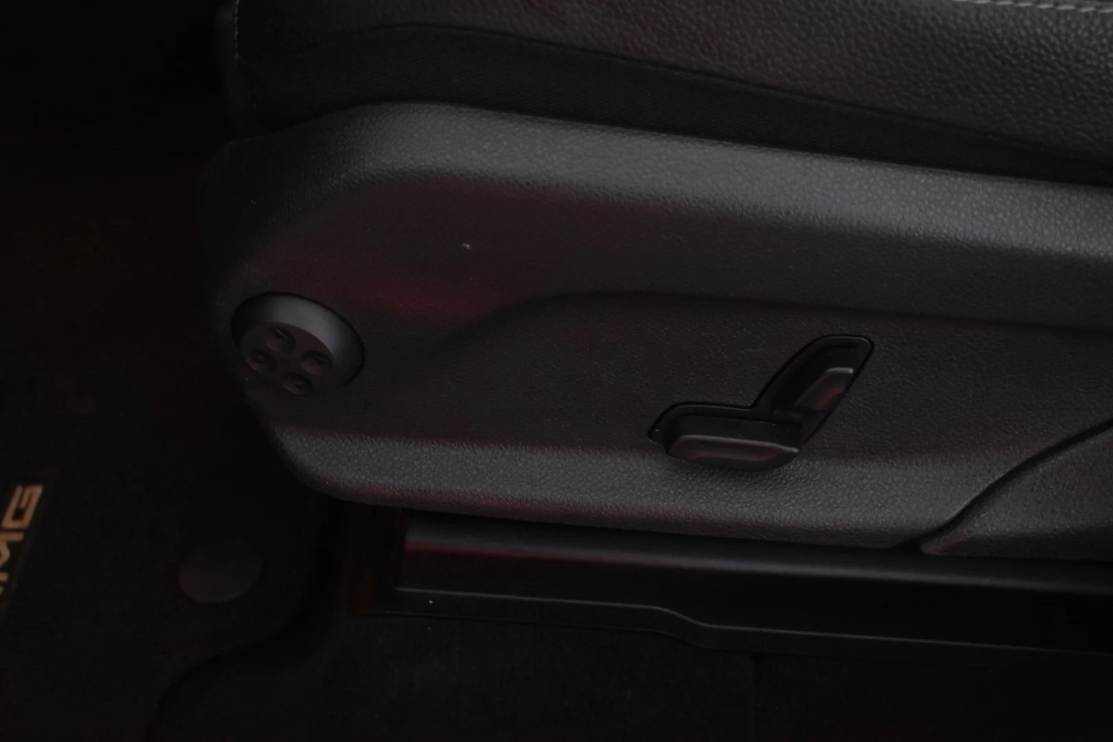 Car Image - 2r9E6lYTsSX7GMuj1N0Zjl