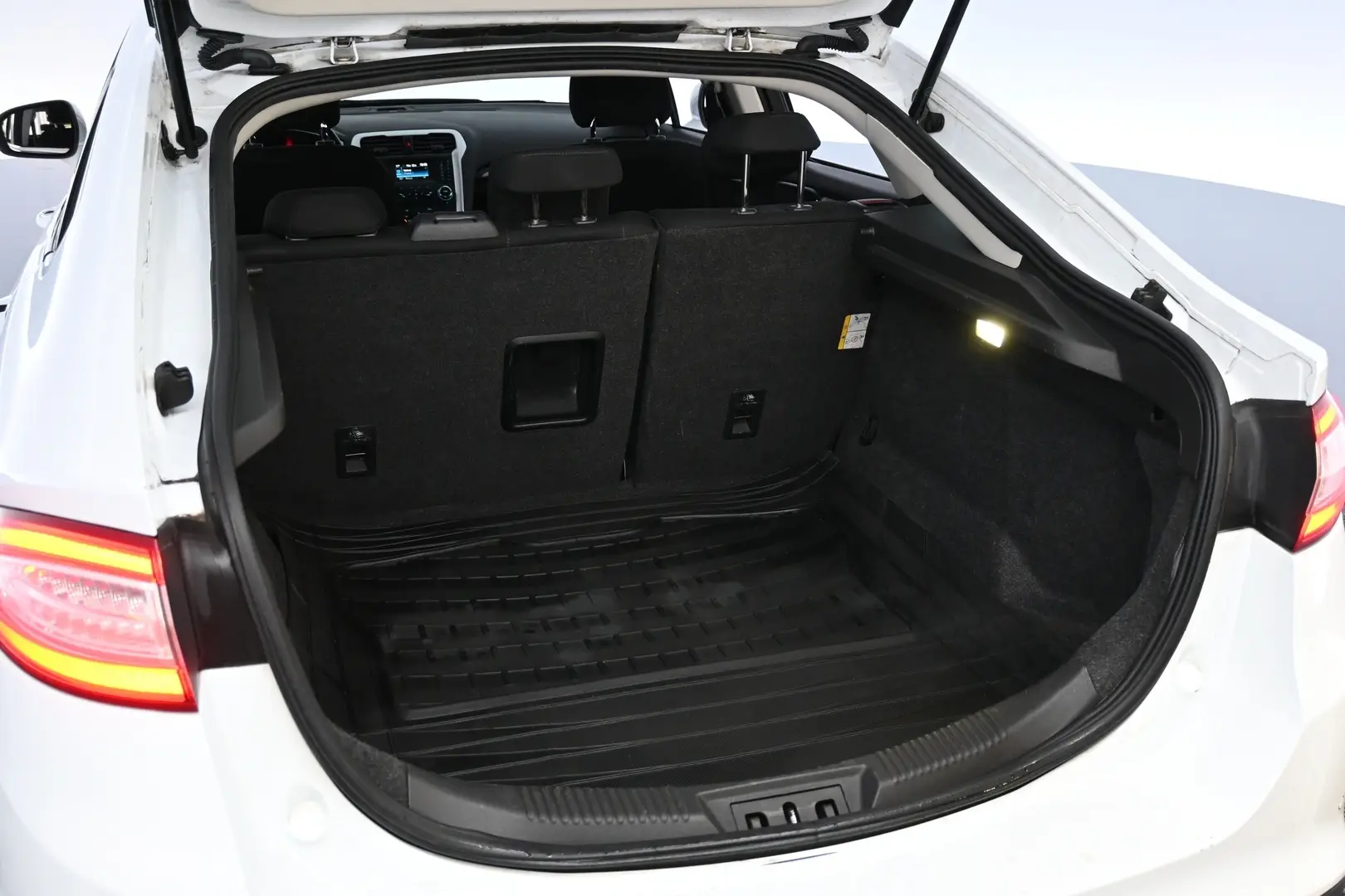 Car Image - 6fXmm6jfspcCfXrKNEWZcB