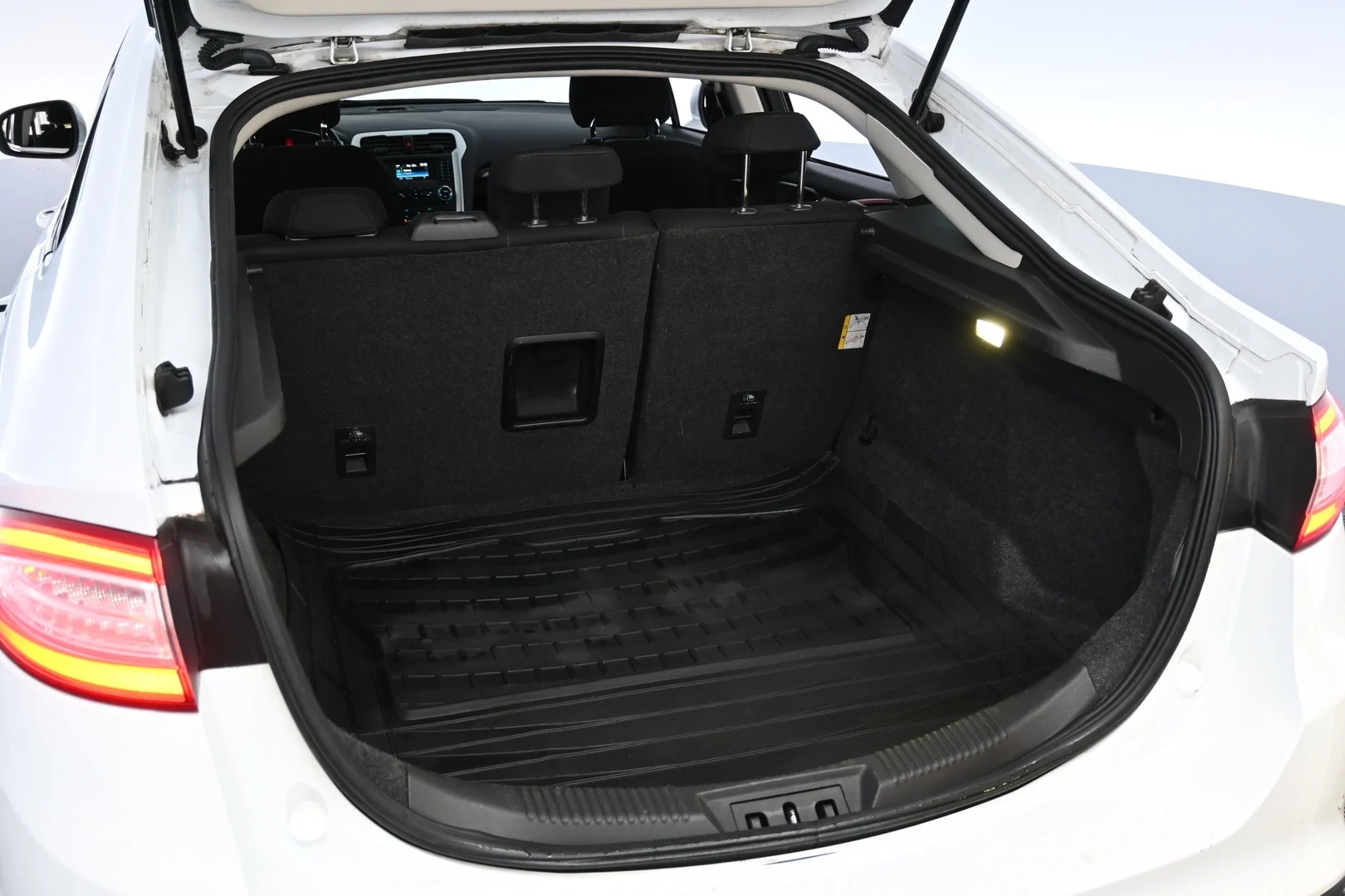 Car Image - 6fXmm6jfspcCfXrKNEWZcB