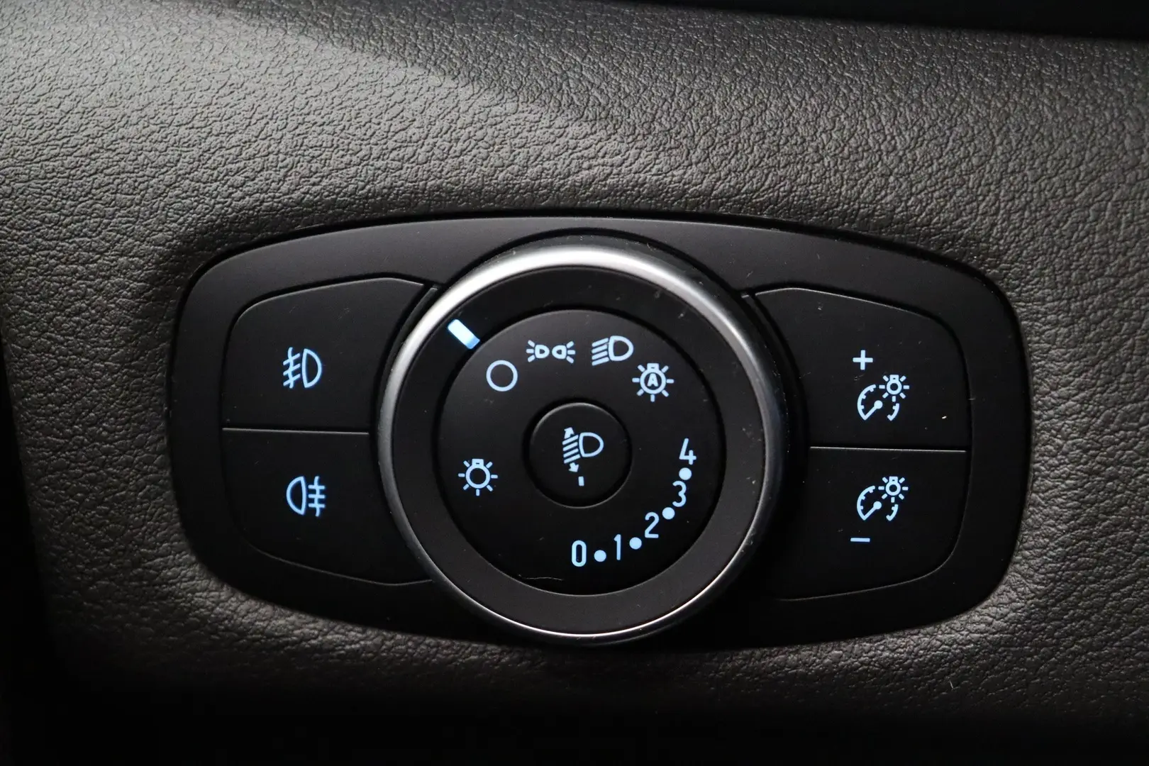 Car Image - 5P5tDsxSnjLXmmbScIv4Lg