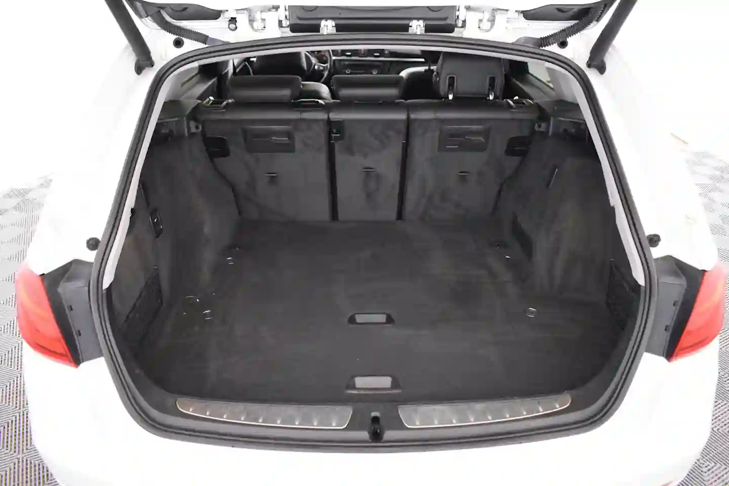Car Image - 4SM11ISyVva2DsfwpDnnmH