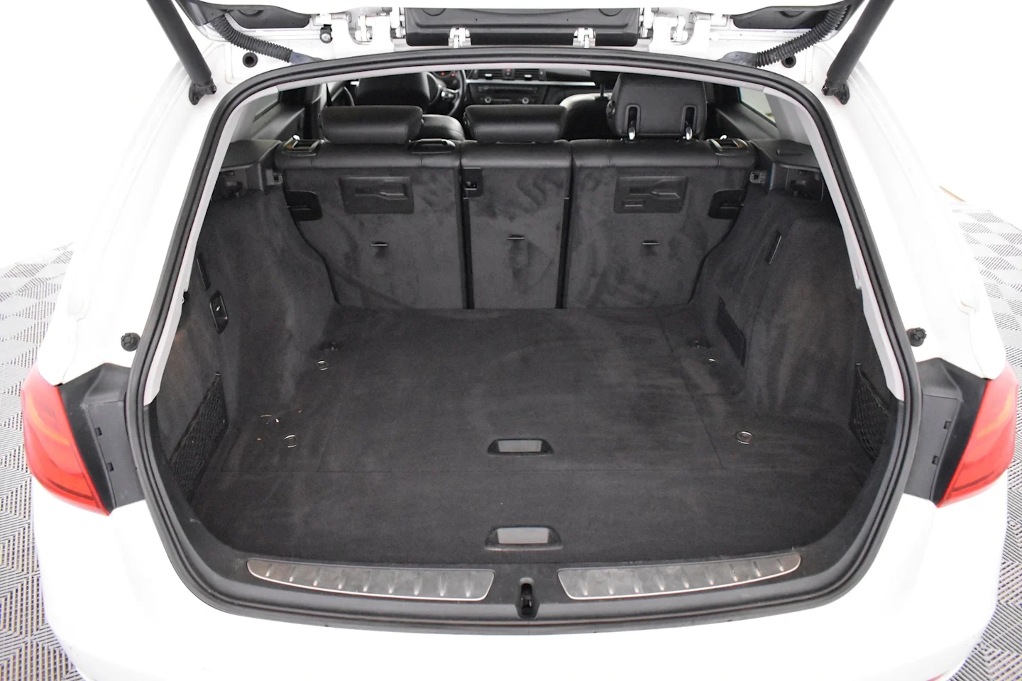 Car Image - 4SM11ISyVva2DsfwpDnnmH