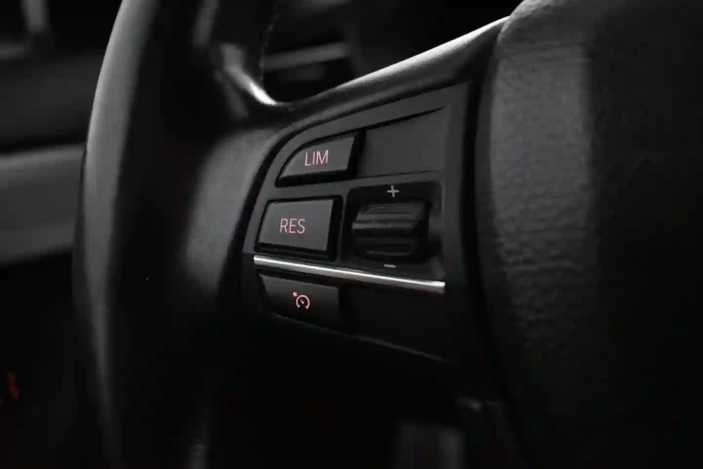 Car Image - 7Bmcu0q4rK4igqAKIRTJfM