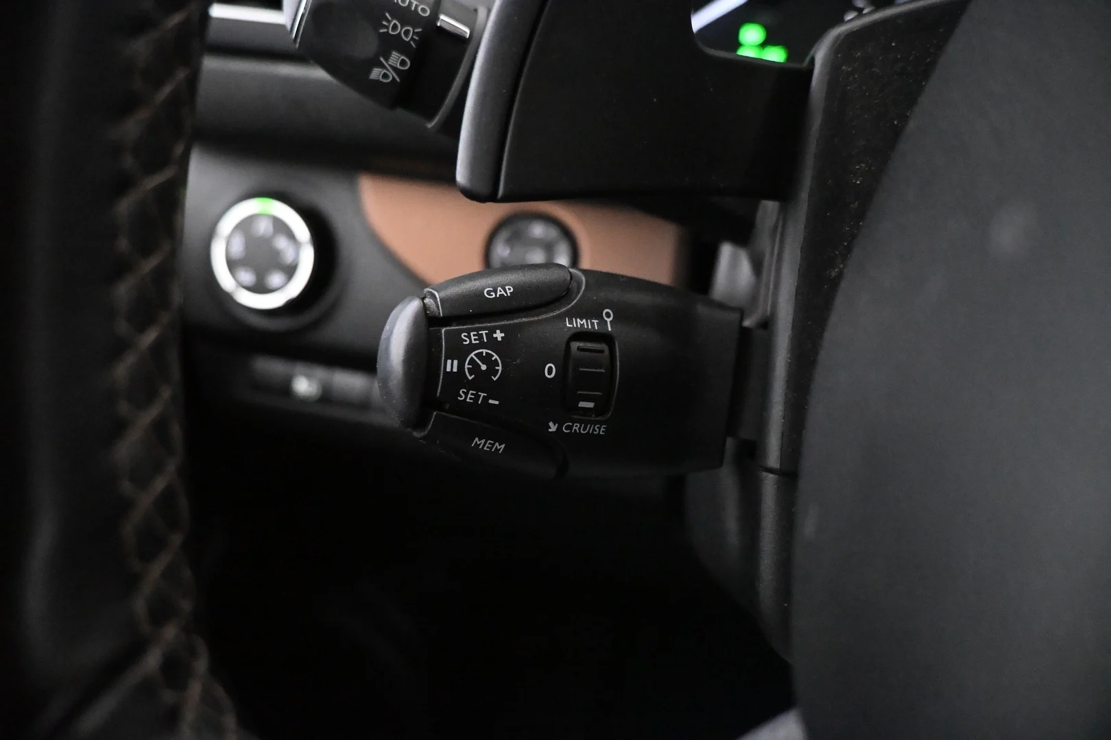 Car Image - 3iaCqEc7MrxJRVo2mOpnrD