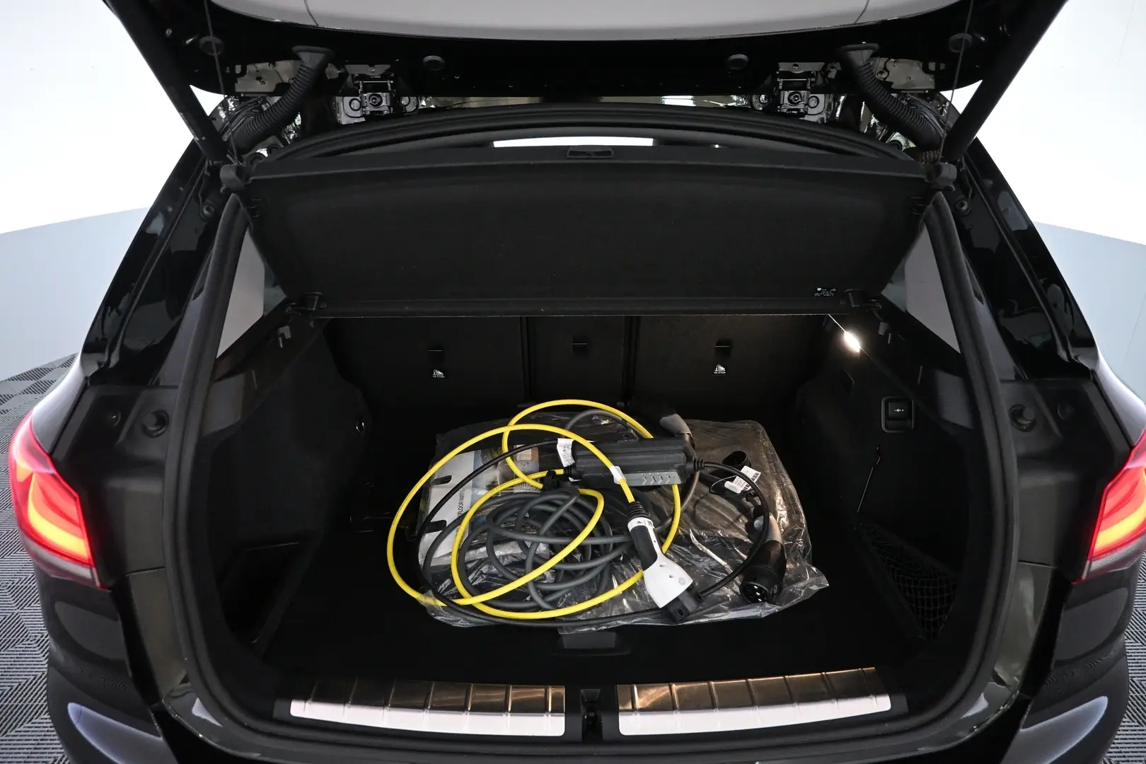 Car Image - GRhPlGs8ZBnF77J4esegV