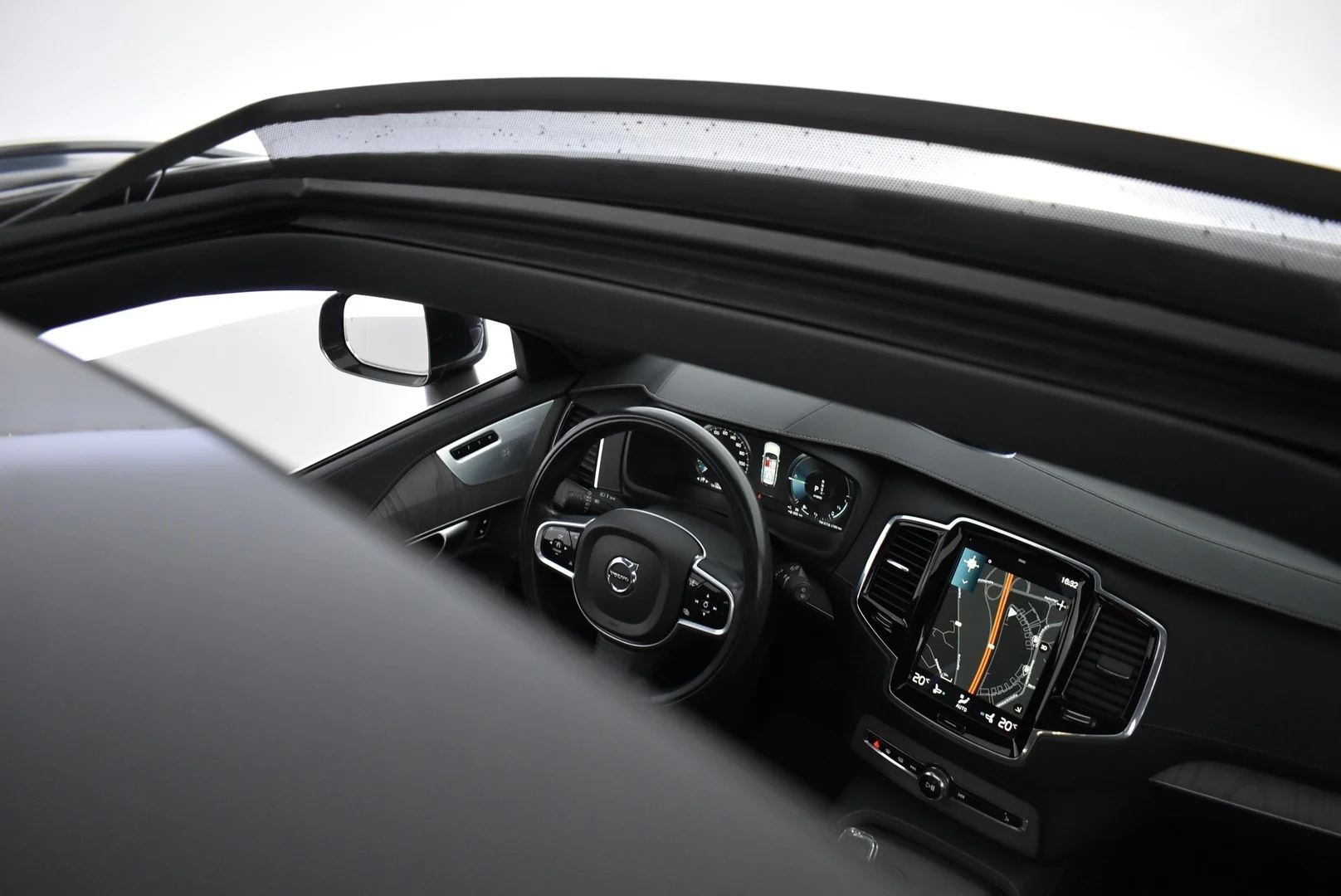 Car Image - 2Ky2hcMWNUhvbrDxqzSLZ6