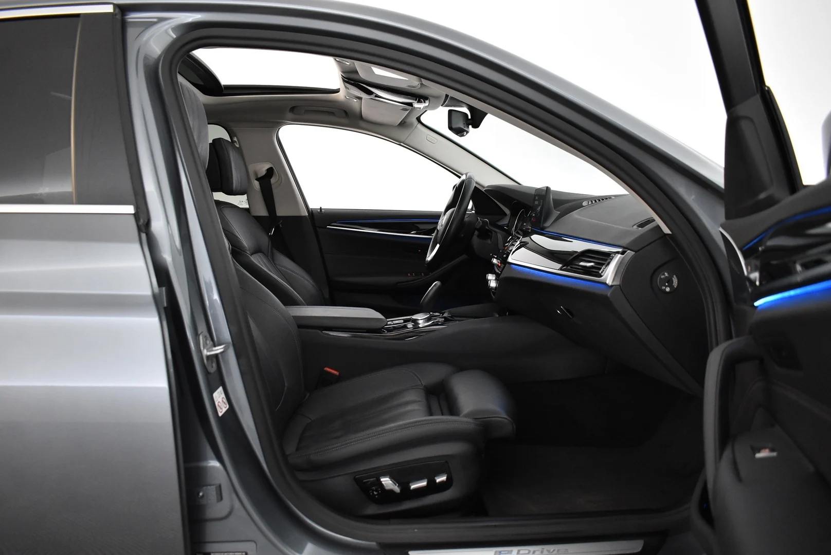 Car Image - 10x7DI300gjr3XC7yxPZQn