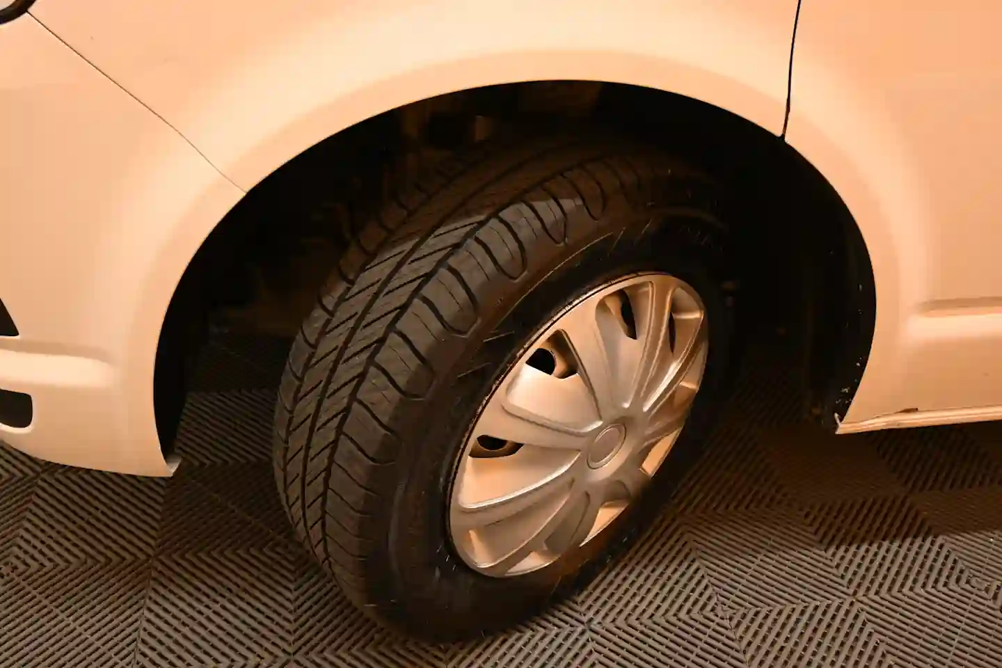 Car Image - 1S4RYQOeQbn9VoY42DLLKV
