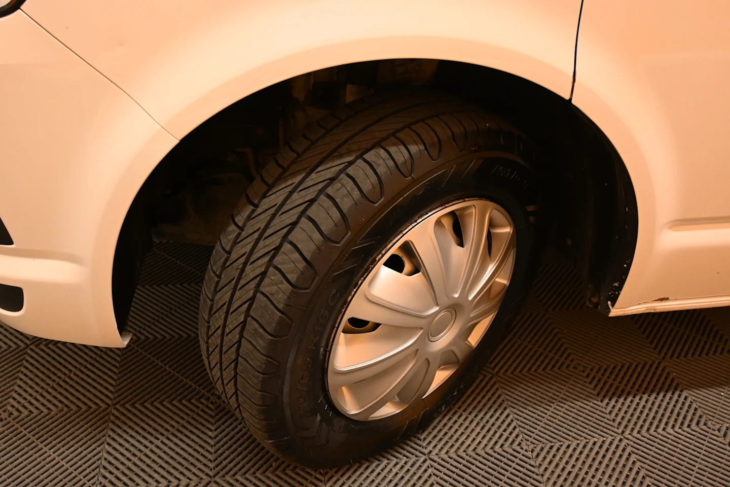 Car Image - 1S4RYQOeQbn9VoY42DLLKV